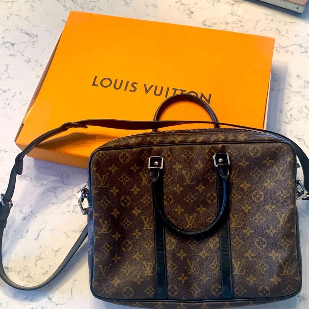 Authentic Louis Vuitton Bag w/ Laptop storage